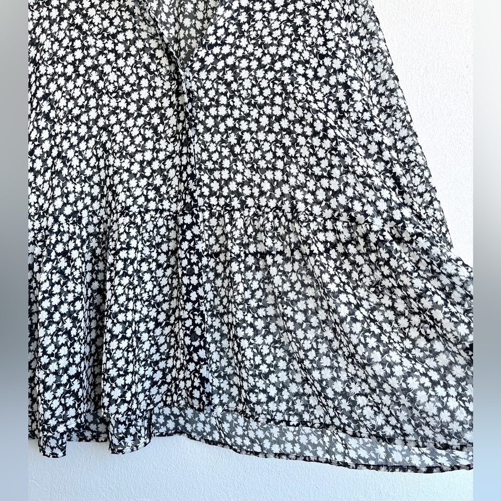 ✨ SALE ✨ H&M | Flowy Floral Shirtdress - Picture 5 of 16